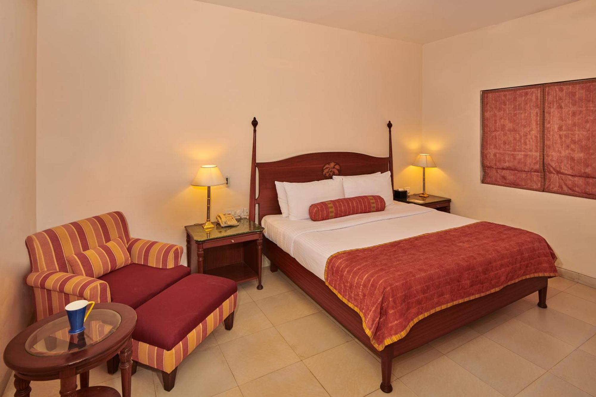 Hotel The Lalit Traveller Khajurāho Exterior foto
